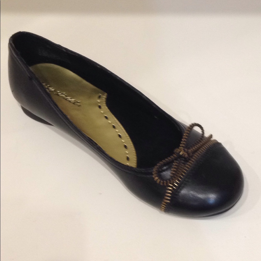 Easy Street Black Flat with Zipper Tie